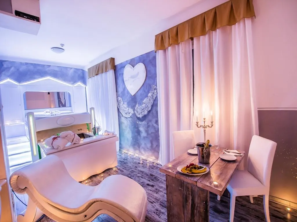 ***  Hotel Butterfly Торре-дель-Лаго-Пуччини Италия